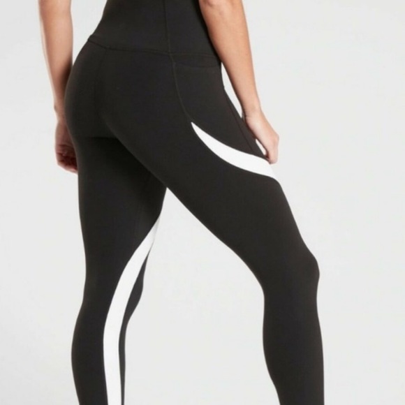 Athleta Salutation Stash Pocket 7/8 Tights/leggings Black, 1x - Picture 3 of 3